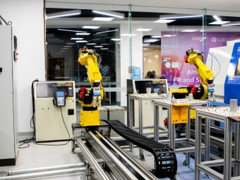 AI và Machine Learning trong tự động hóa công nghiệp nhà máy thông minh