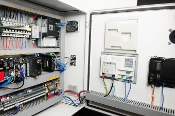 ứng dụng PLC Mitsubishi trong máy CNC